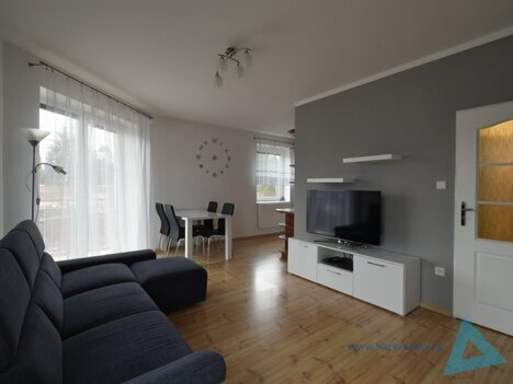 Světlý mezonetový byt 4+kk s balkonem – p. Bezruče 1866, Nová Paka, prostorných 87 m²